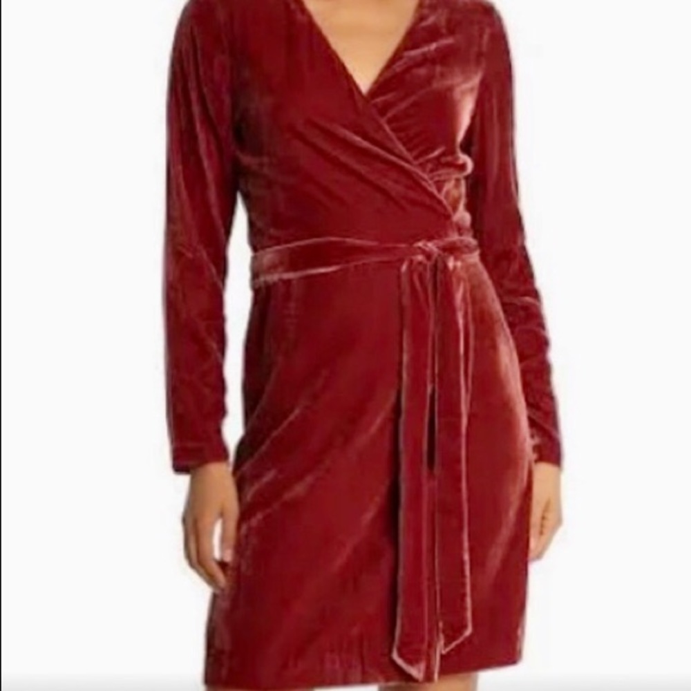 EUC Diane Von Furstenberg Julian Velvet Wrap Dress